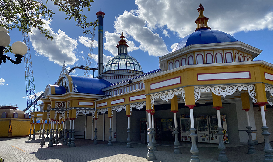 Crystal Palace Arcade at Canada's Wonderland