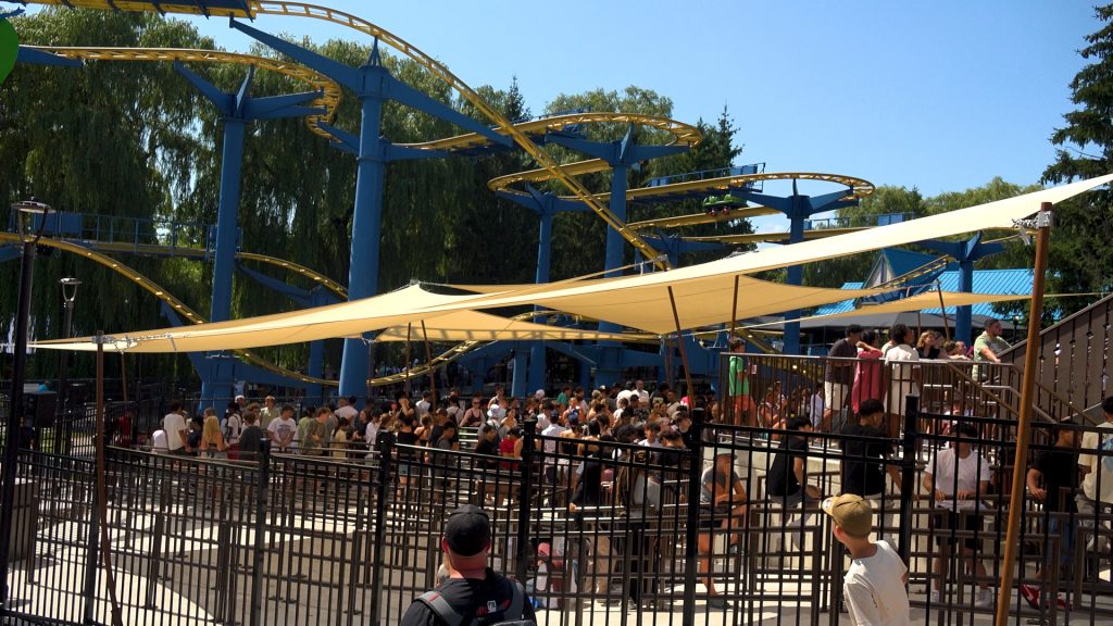 AlpenFury's insufficient shade structure, with guests standing in a sunny queue.