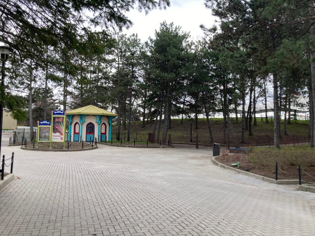 Kingswood Music Theatre entrance without one of the roofed structures over the gates.