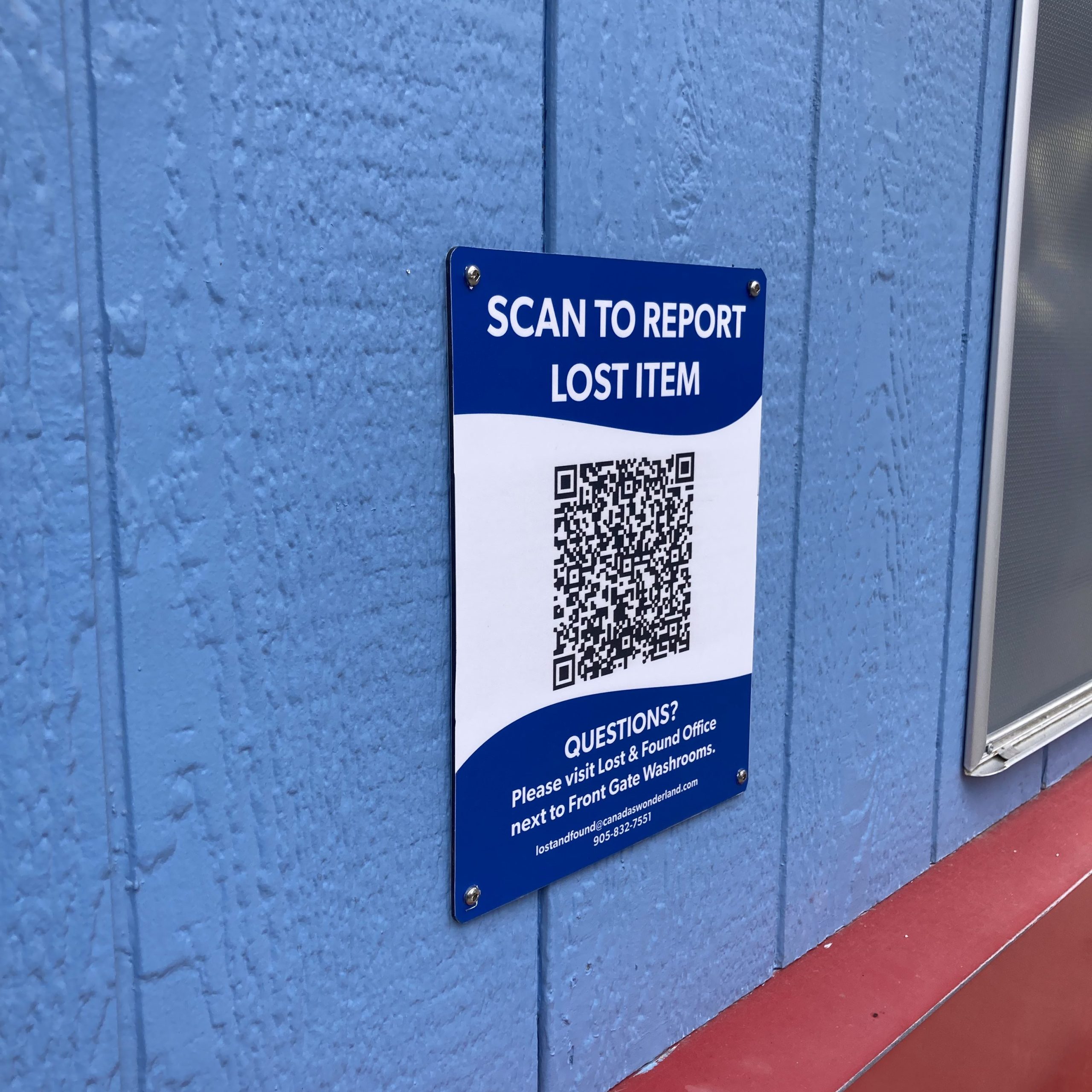 Sign with QR code for reporting lost items.