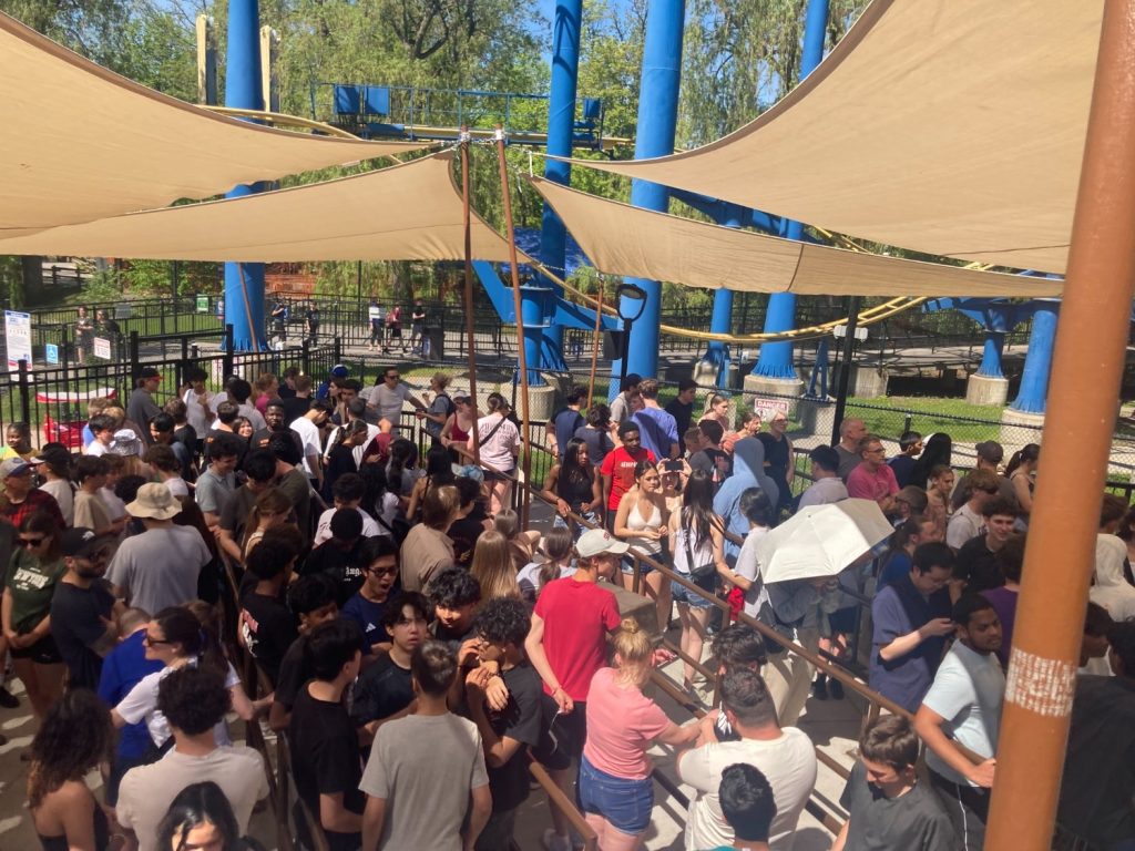 Inadequate shade structures over AlpenFury's queue.