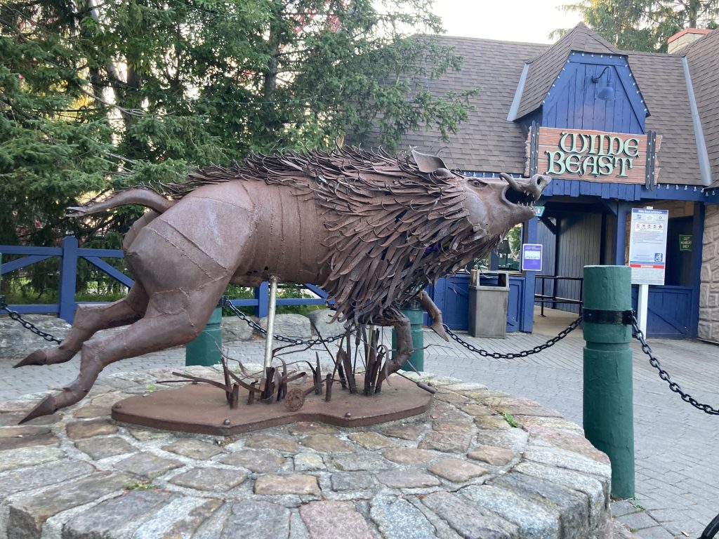 Wilde Beast Statue