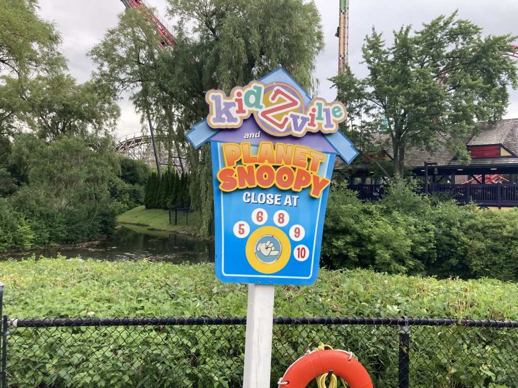KidZville and Planet Snoopy hours sign.