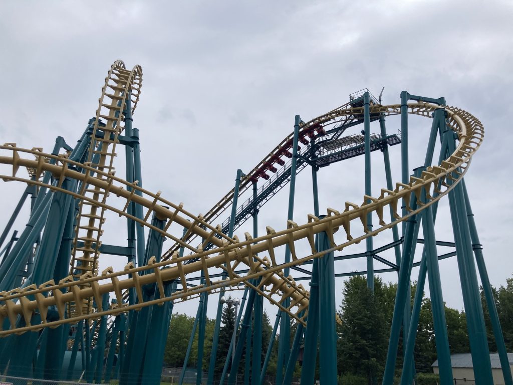 The DareDeviler approaching the top of its lift hill.