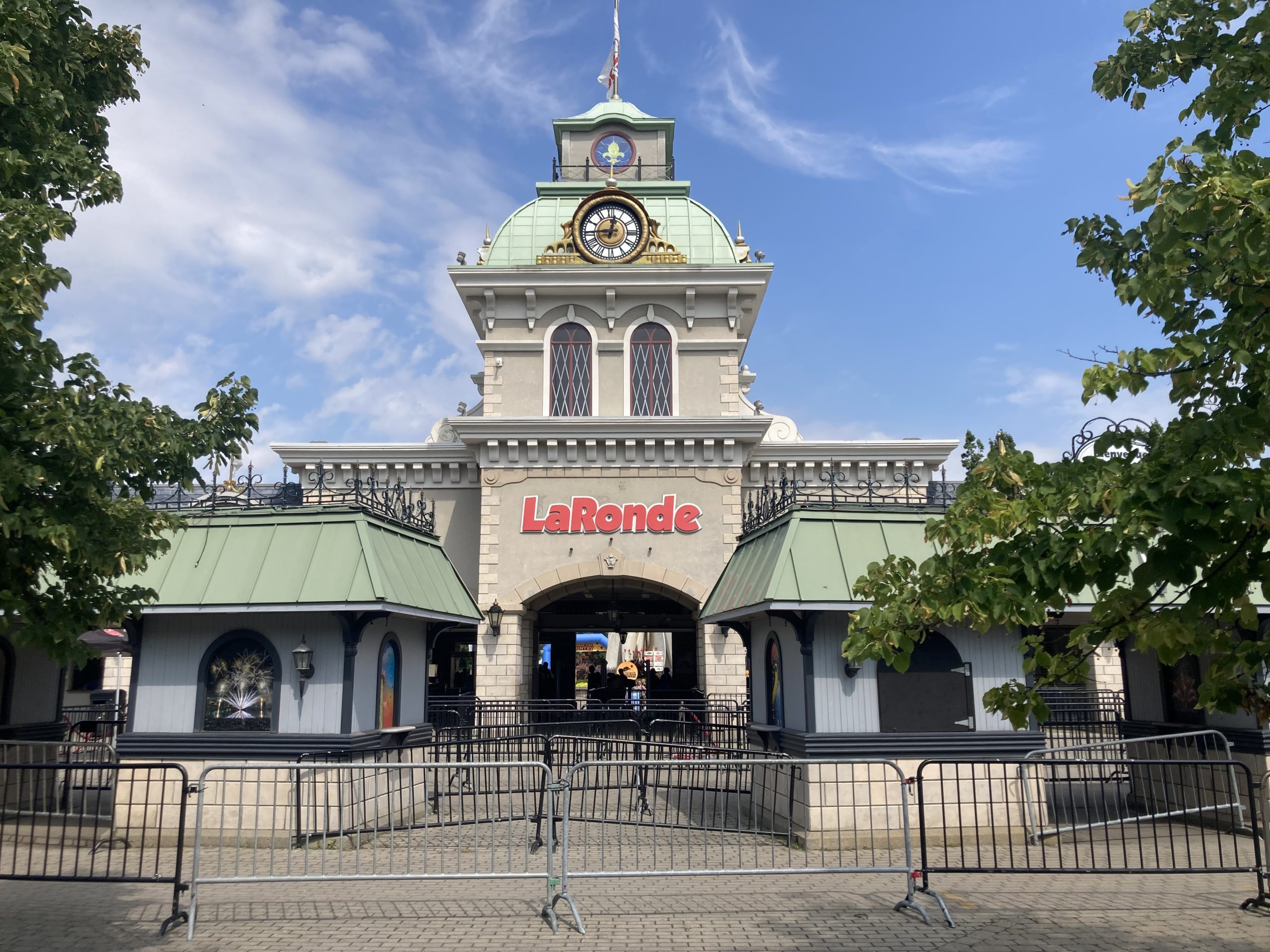 La Ronde entrance building.