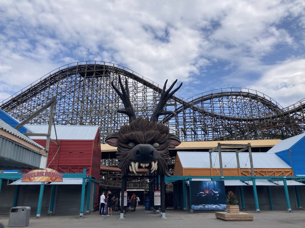 Le Monstre's iconic monster face over the entrance.