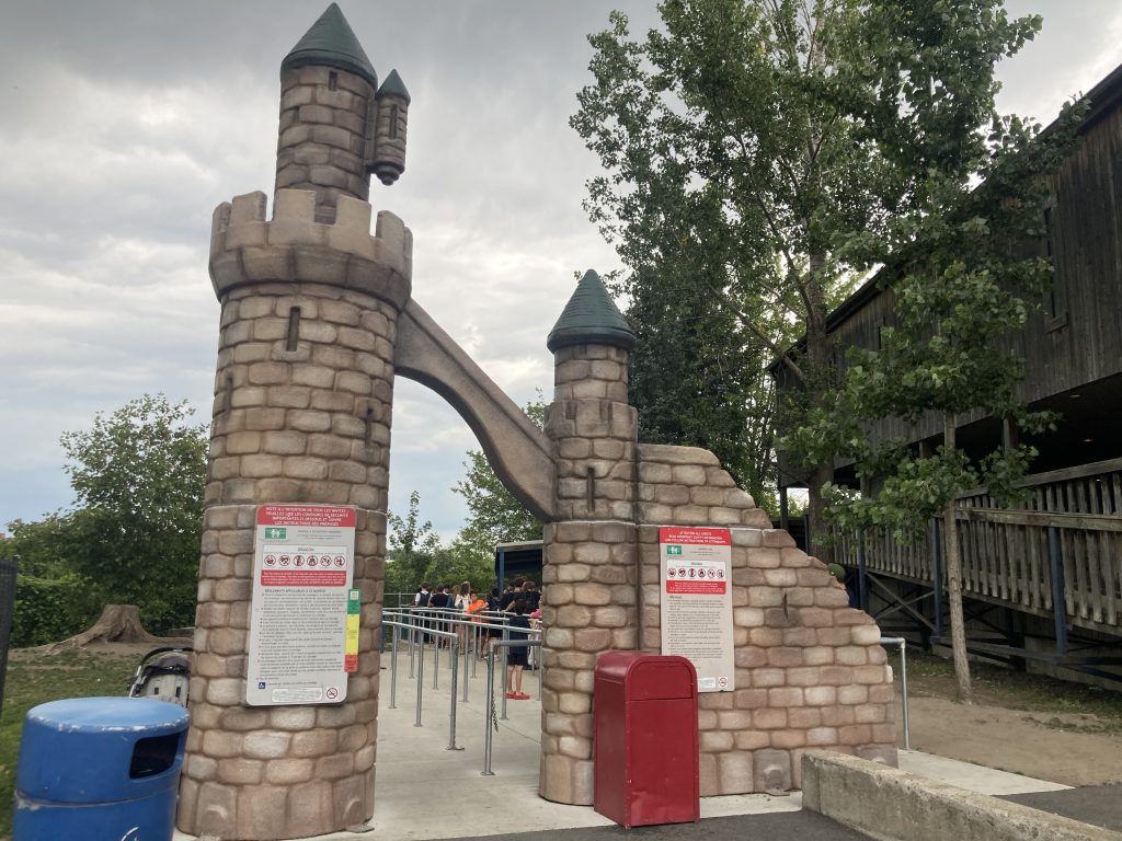 Dragon's queue entrance.