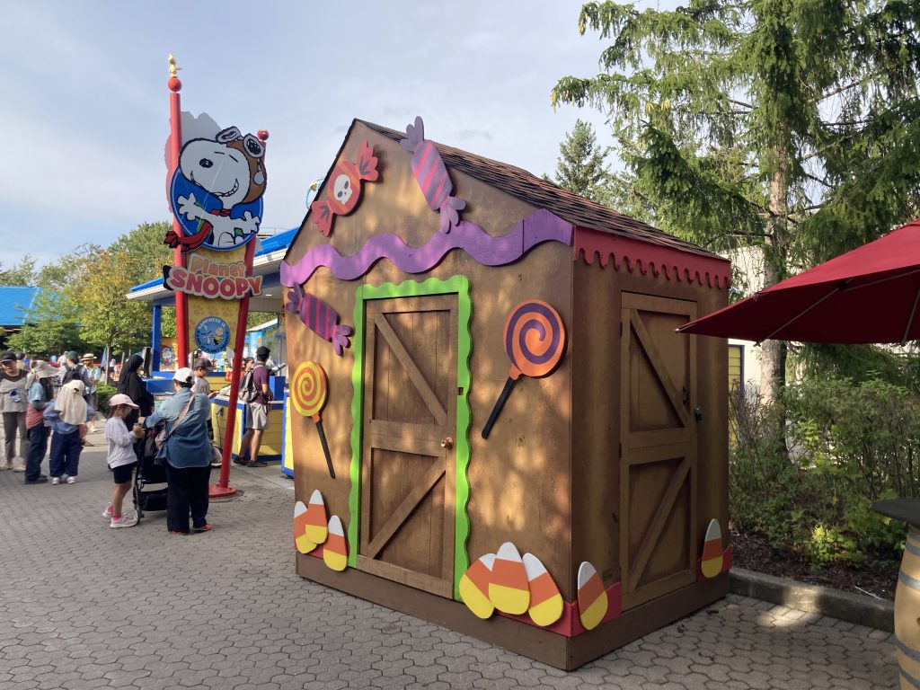 Trick or Treat Adventure house by the Planet Snoopy Refresh Centre.